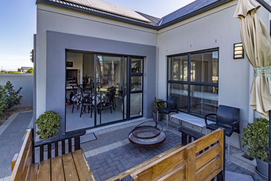 2 Bedroom Property for Sale in Aan de Wijnlanden Western Cape